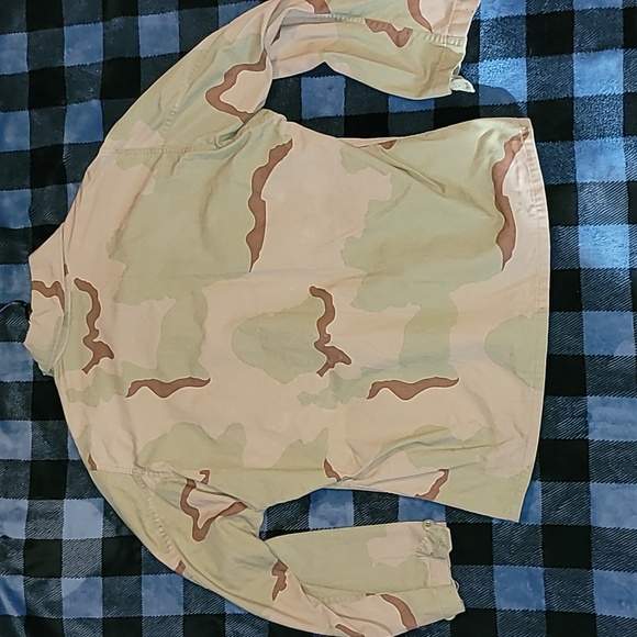 Desert Camo button-up shirt-jacket. Field coat.  4 pockets.  Military issue.  L. - Picture 8 of 11